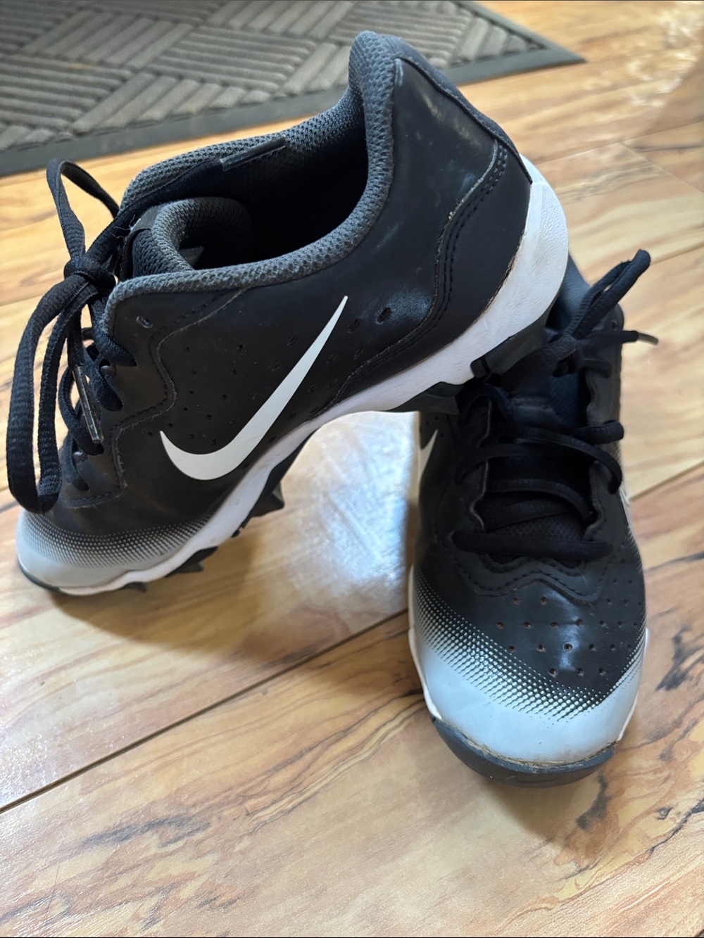 Nike Alpha Huarache 4 Boys Baseball Cleats.